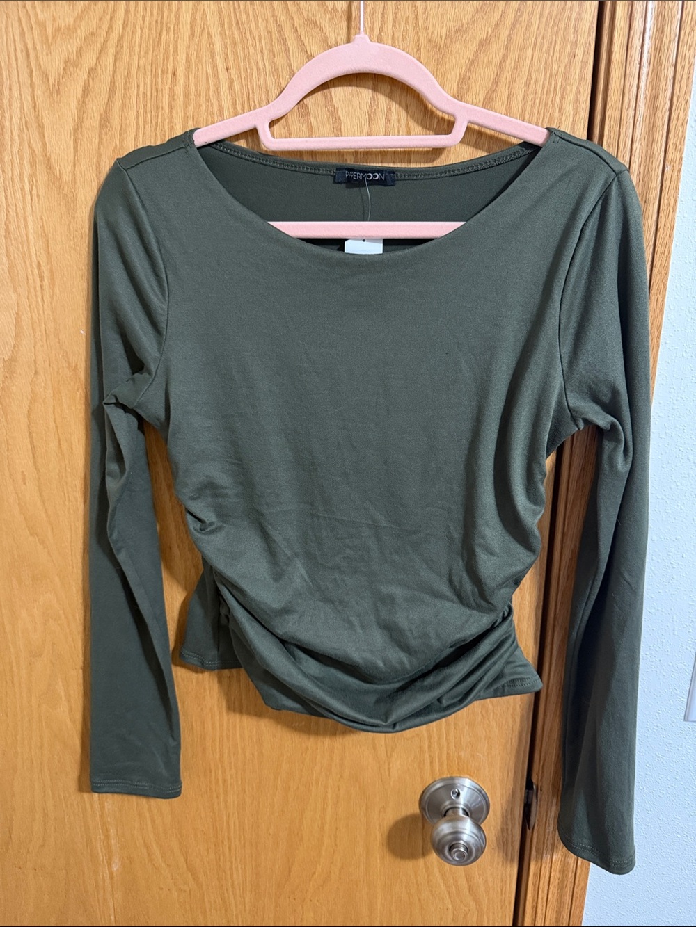 🫶🏼3 for $12!!🫶🏼Fits Medium-Papermoon Olive Green Long Sleeve Ruched Tee